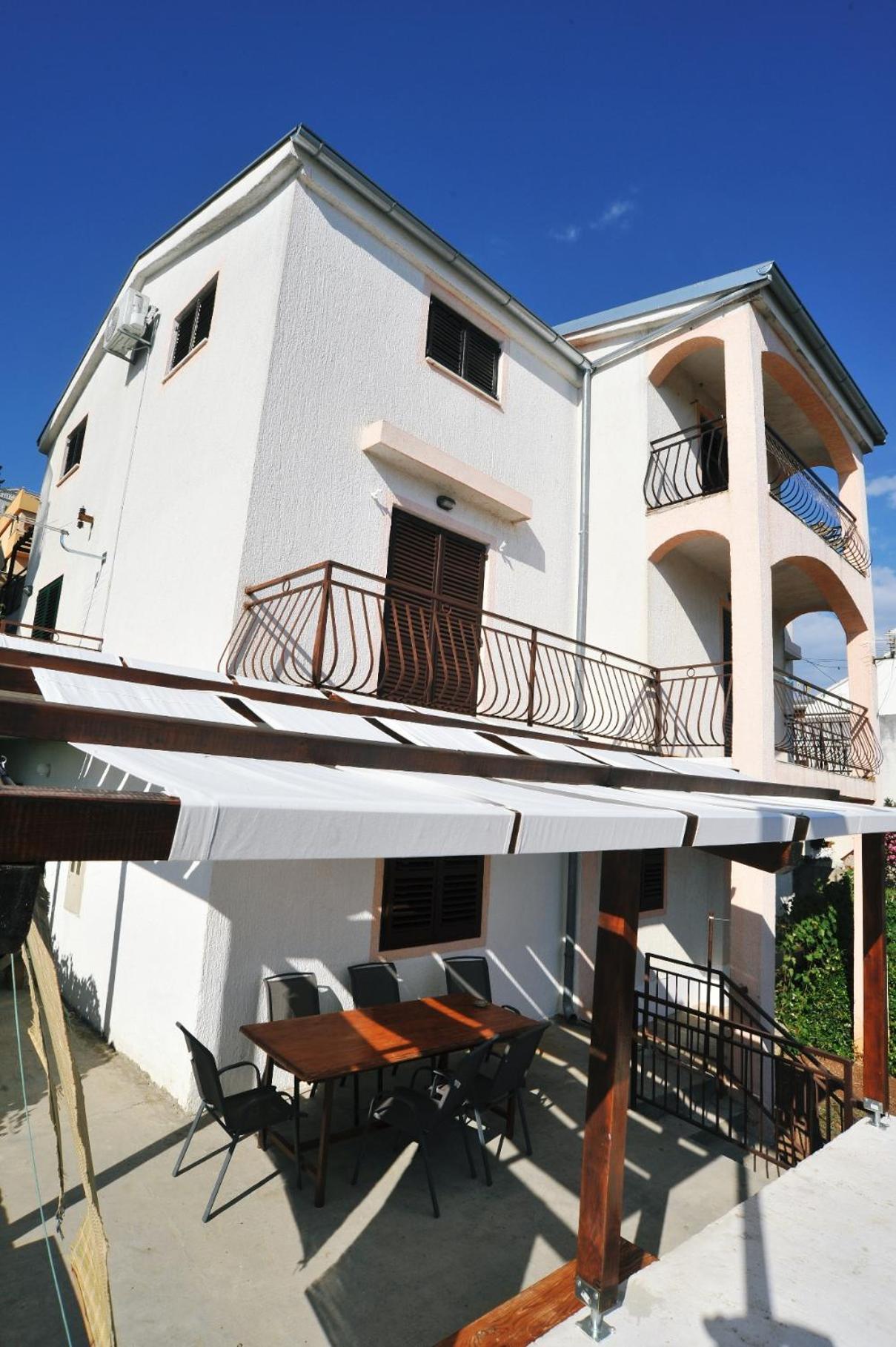 Apartments Ivan Spadina Tisno Exterior photo